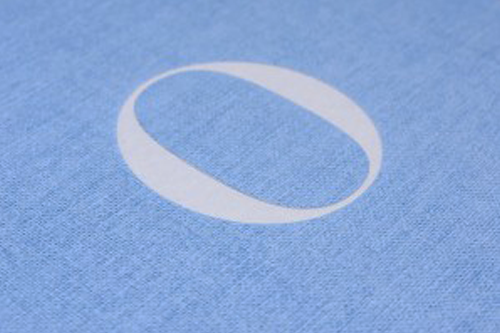 A beautiful bleu-cloth hardcover with O as embossing.